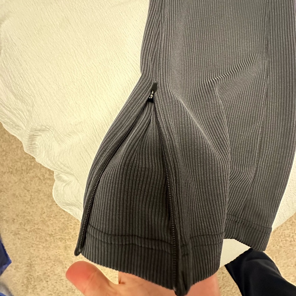 Lululemon Sofstream Ribbed Flare Pants Size 4 - image 4